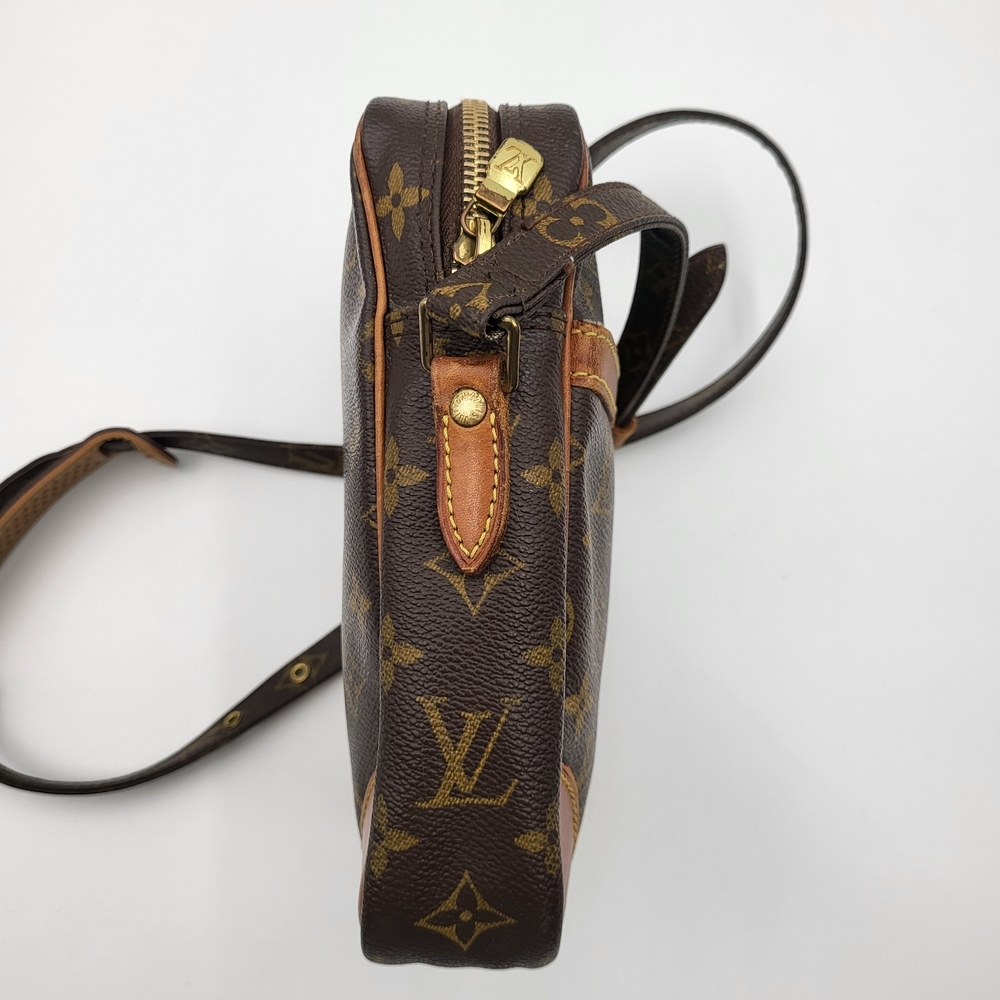 Louis Vuitton Monogram Danube Crossbody Shoulder Bag.. Authentic.. - Picture 4 of 16